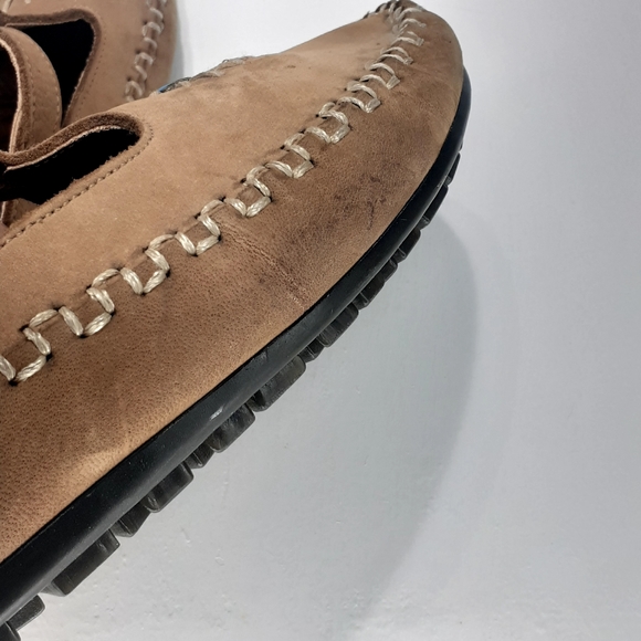 Women's Soft Tan  Suede  Native American Style By HUSH PUPPIE Size 8. - Picture 8 of 11